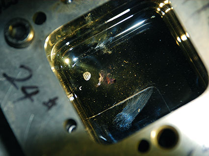 <a href='//lhdt.com.cn/product/3.htm' class='text_a'>模具激光焊機</a>修復鏡面模具效果